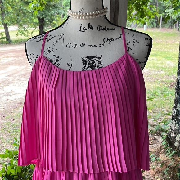 Pleated dress - Picture 10 of 10